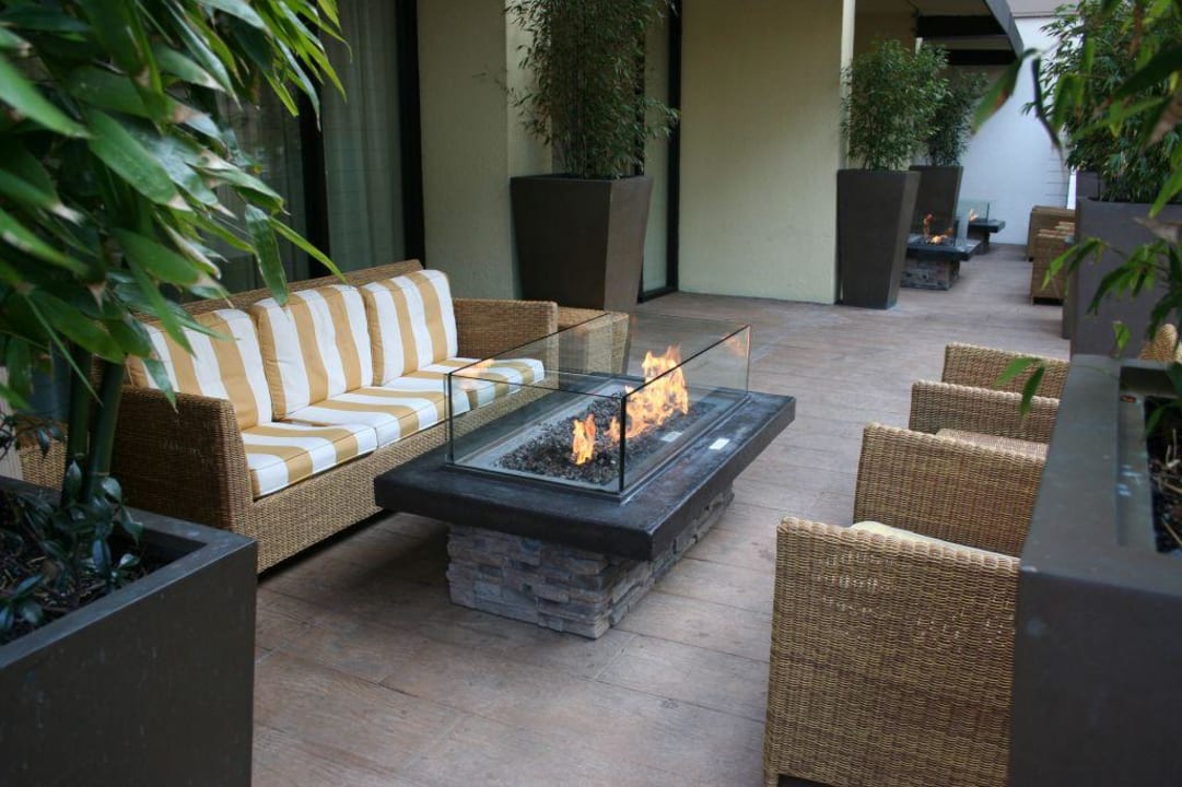 Feuerstelle am Hoteleingang Hotel Riu Plaza Fisherman’s Wharf