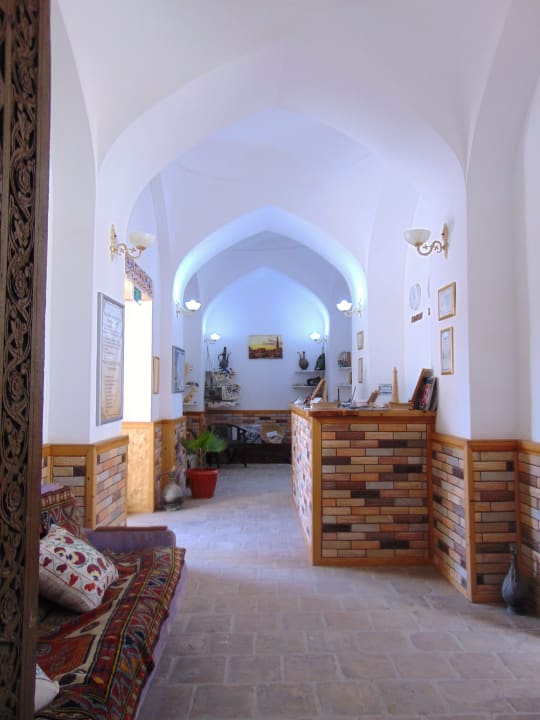 Lobby Madrasah Polvon-Qori Boutique