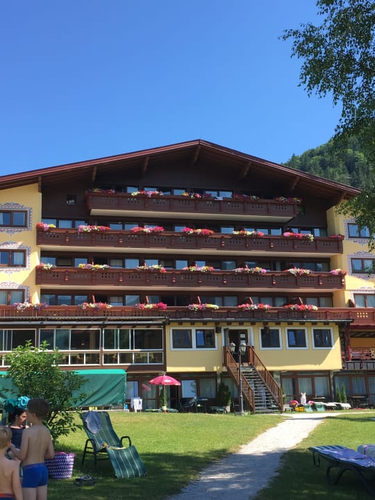 Außenansicht Hotel Bellevue am See