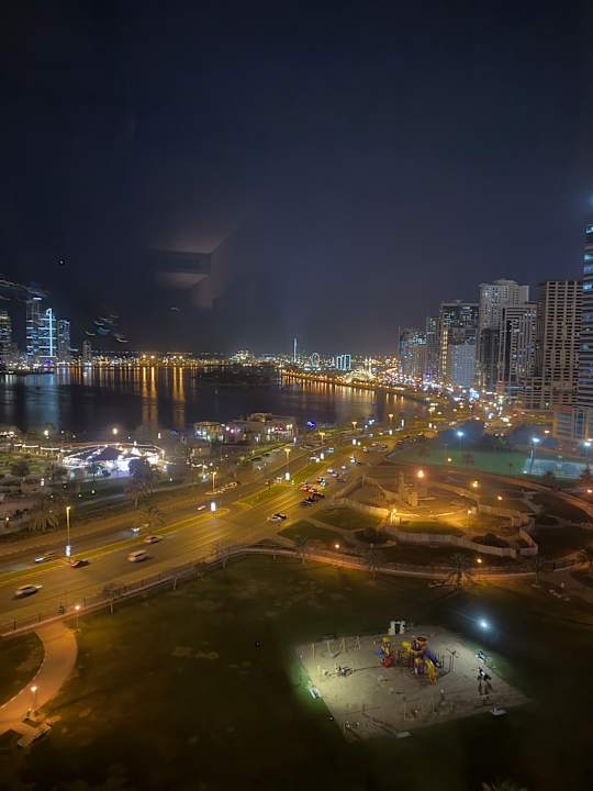 Ausblick DoubleTree by Hilton Sharjah Waterfront Hotel & Residences