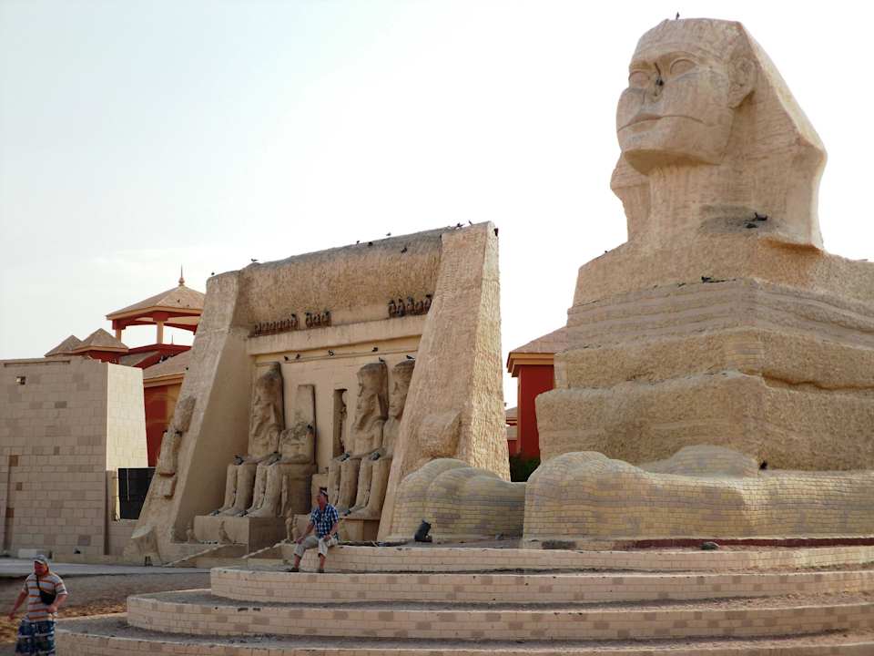 Große-Arena (Lichtshow) Pickalbatros Alf Leila Wa Leila Resort - Neverland Hurghada