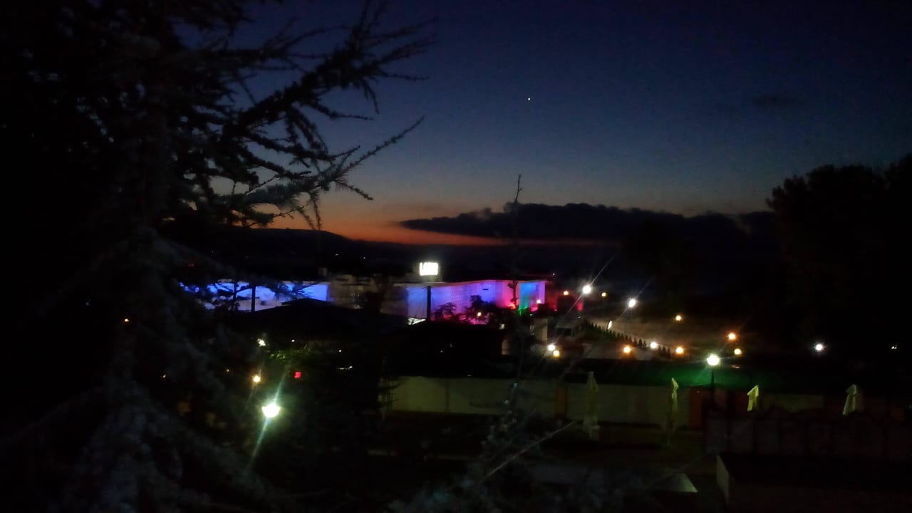 Sicht vom Zimmer auf die Disco Pomorie Sun Hotel