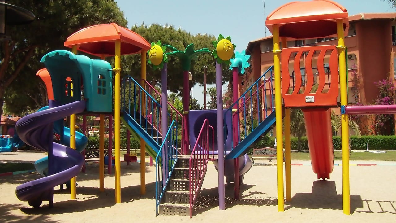Spielplatz direkt am Miniclub Club Turtas Beach Hotel