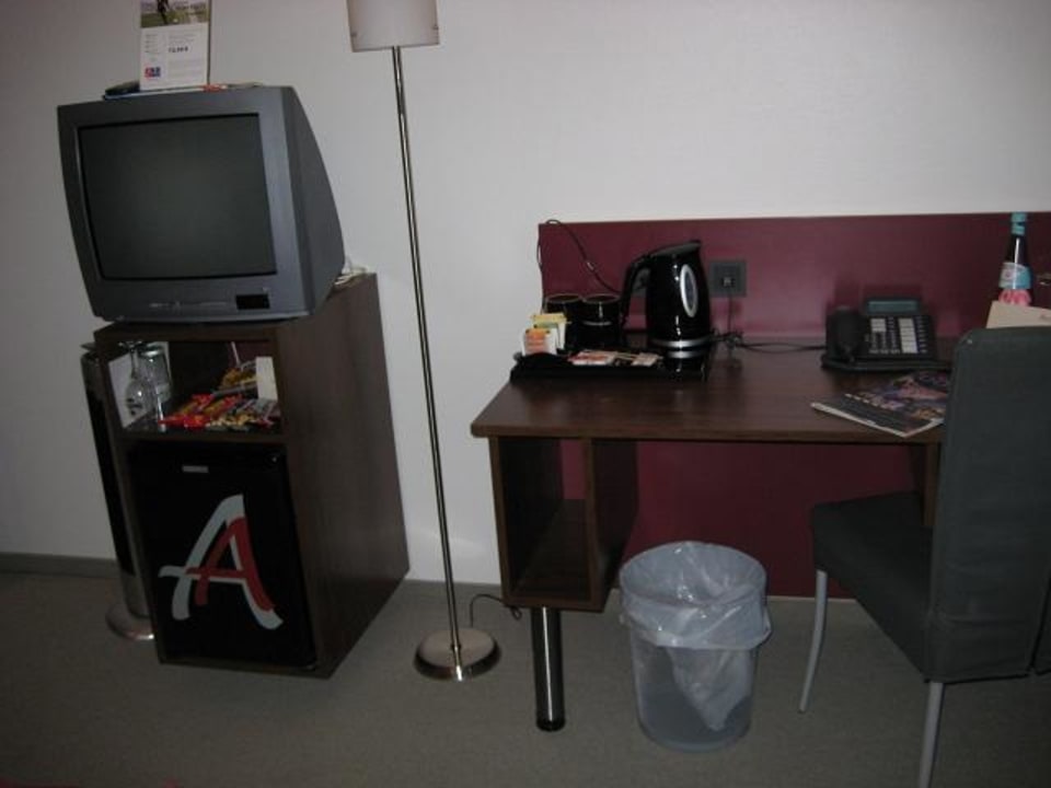 Fernseher / Schreibtisch Auszeit Hotel Düsseldorf