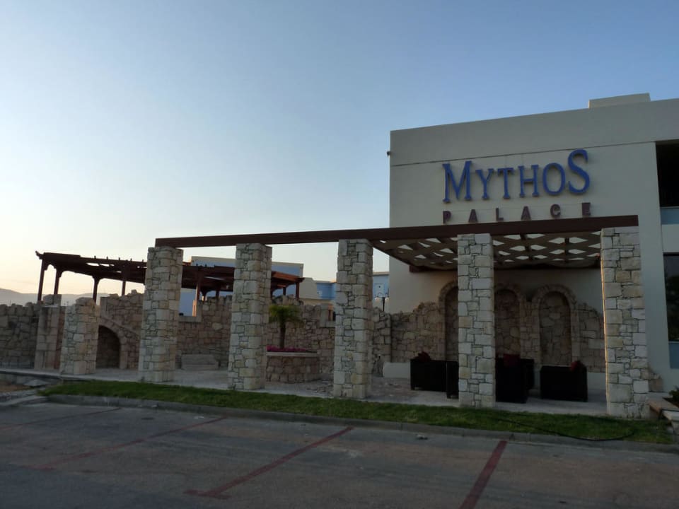 Hotel Eingang Mythos Palace Resort & Spa