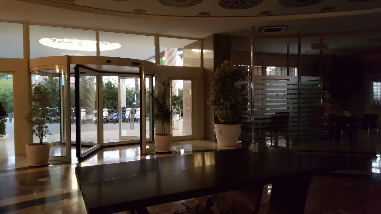 Lobby Side Crown Palace