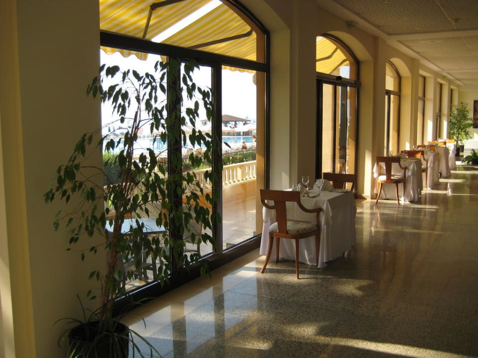 Restaurant Galeria mit Blick auf Pool und Meer HVD Riviera Beach