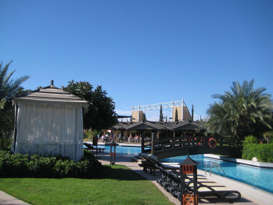 Poolbereich mit Sultanzelt zum mieten Limak Lara Deluxe Hotel & Resort