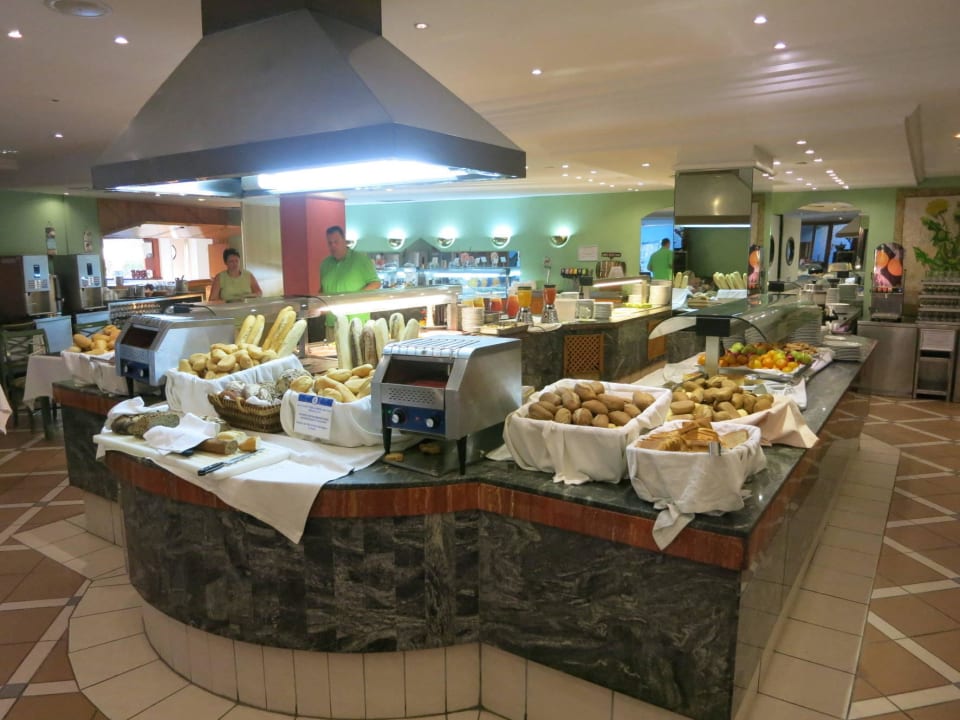 Großes Buffet im Rondo HL Miraflor Suites Hotel