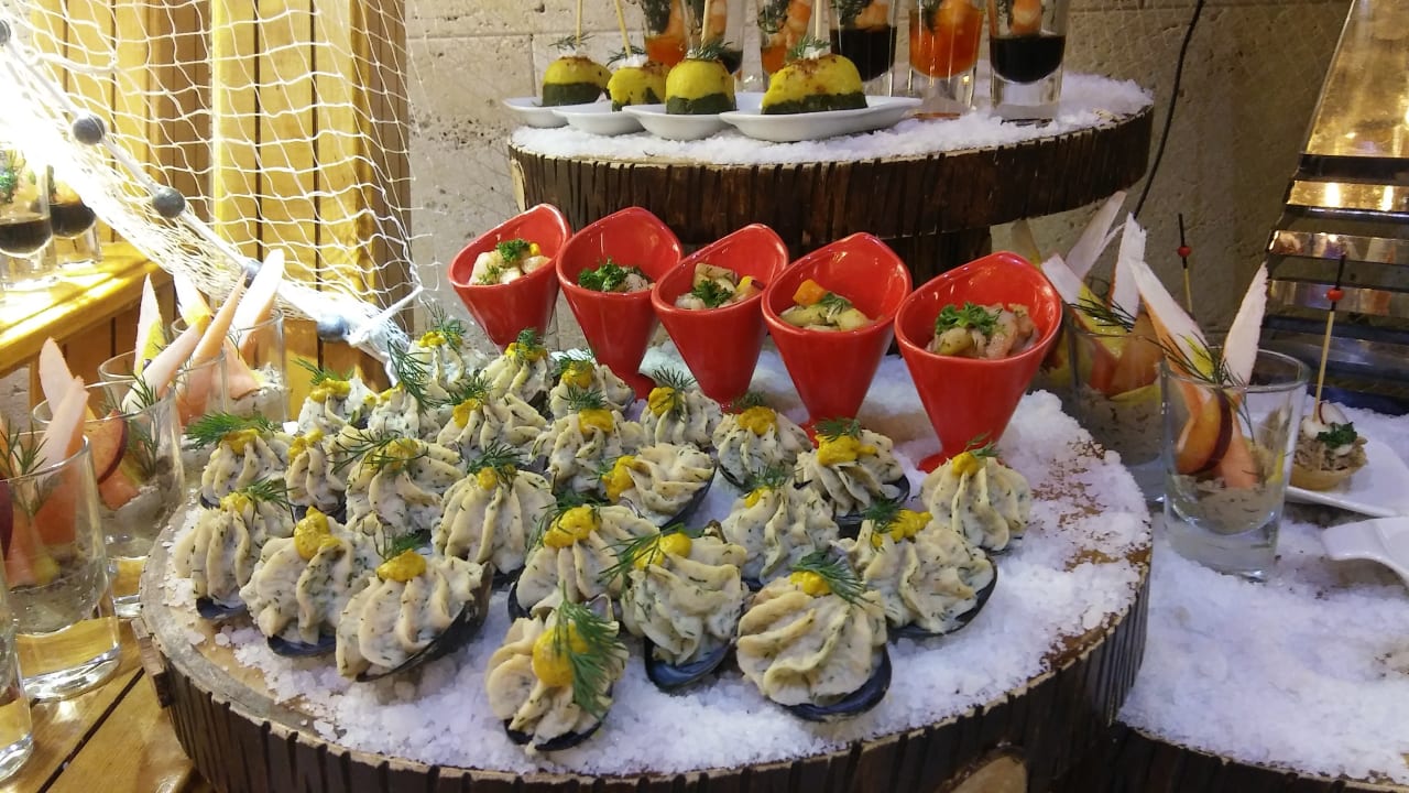 Gastro Acanthus Cennet Barut Collection