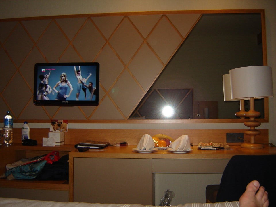 Gemütlich Fernsehen mit Frischobst Papillon Ayscha