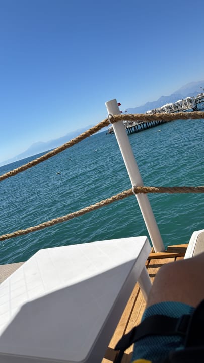 Strand Saturn Palace Resort Hotel