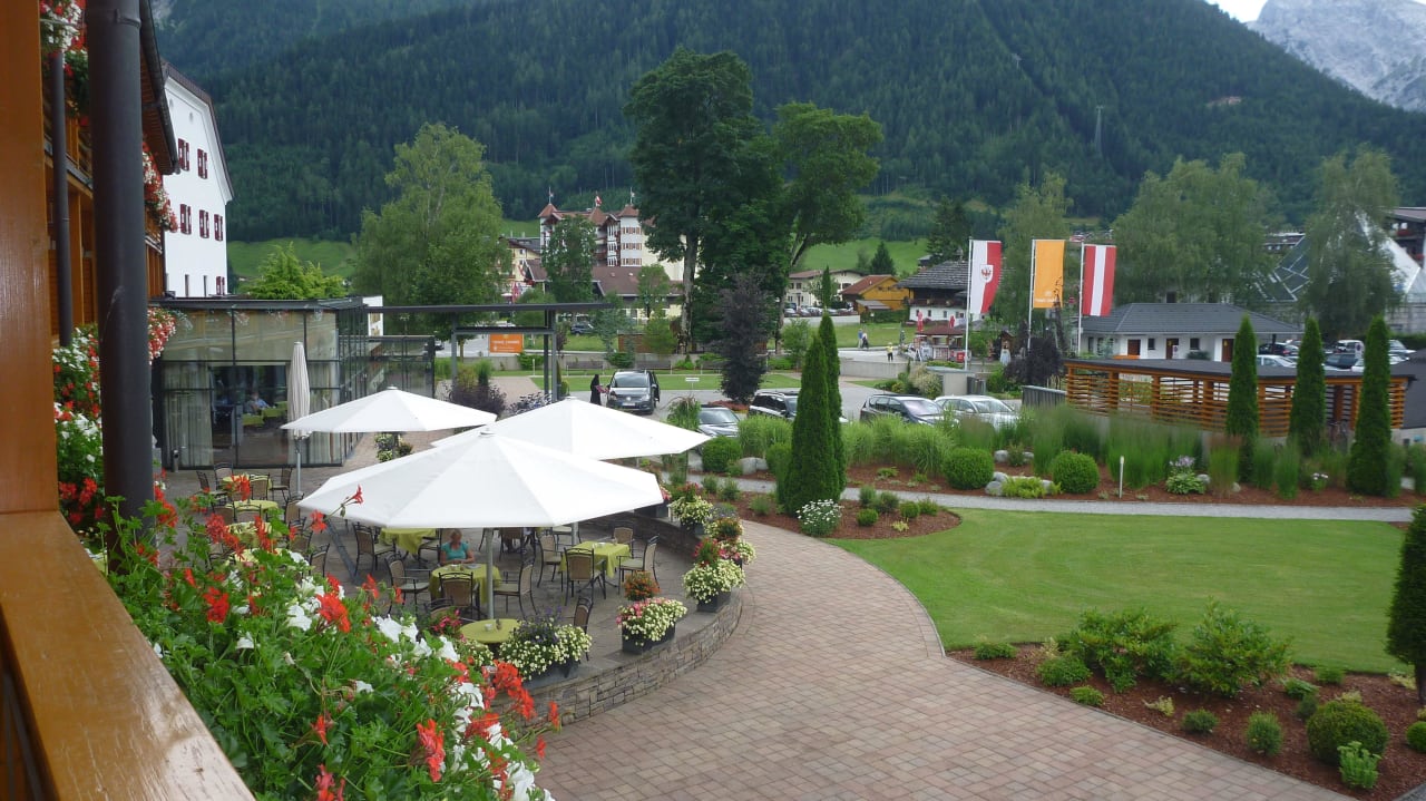 Zimmer mit Gartensicht aja Fürstenhaus am Achensee