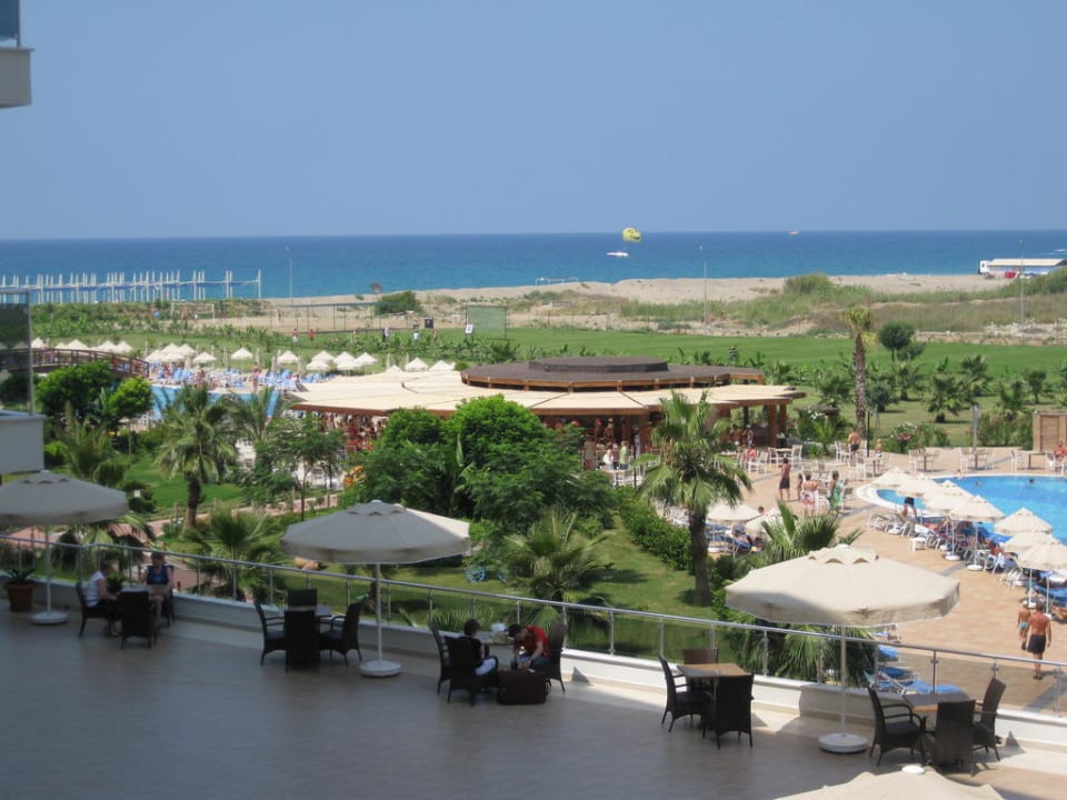 Pool 1 dann Poolbar dann Pool 2 Seaden Sea World Resort & Spa