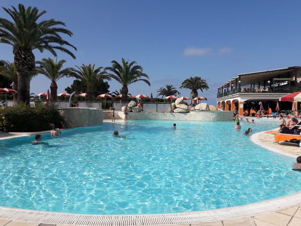 Poolanlage mit Restaurantterrasse im 1.Stock Aldiana Club Rocca Nettuno Calabria