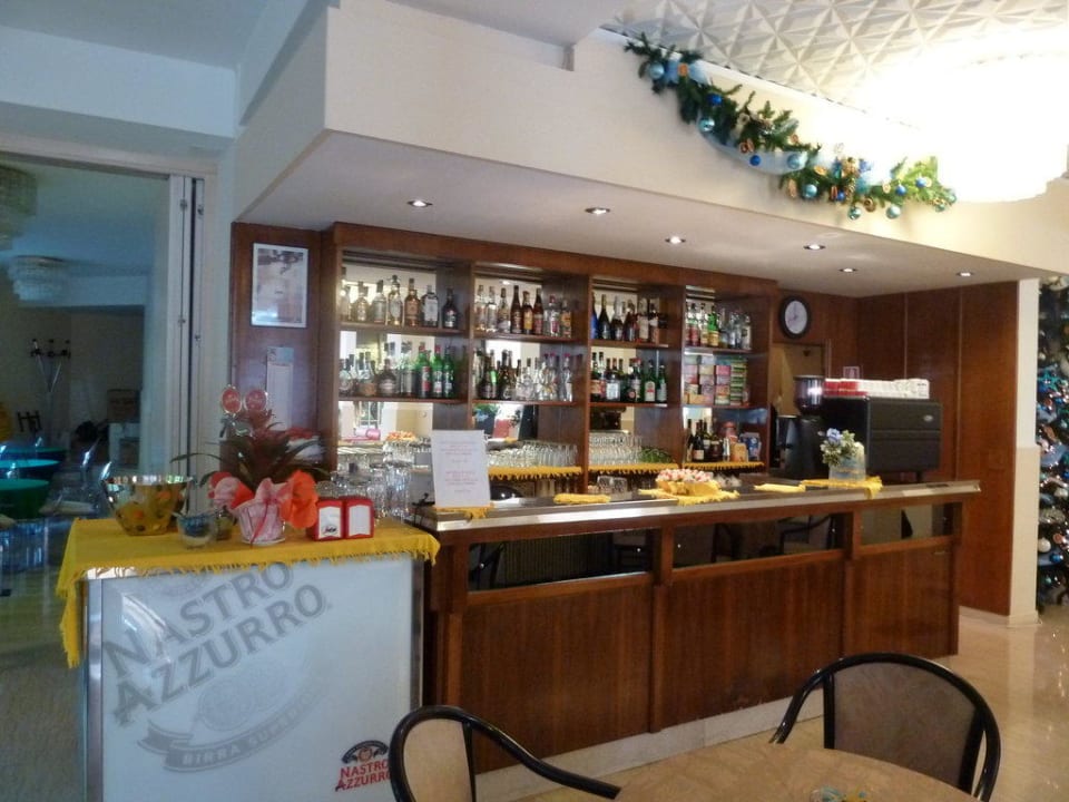 Bar im Eingangsbereich Hotel Eliseo