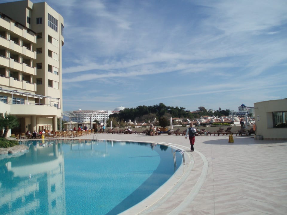 Spaziergang um das Hotel herum. Melas Resort Hotel