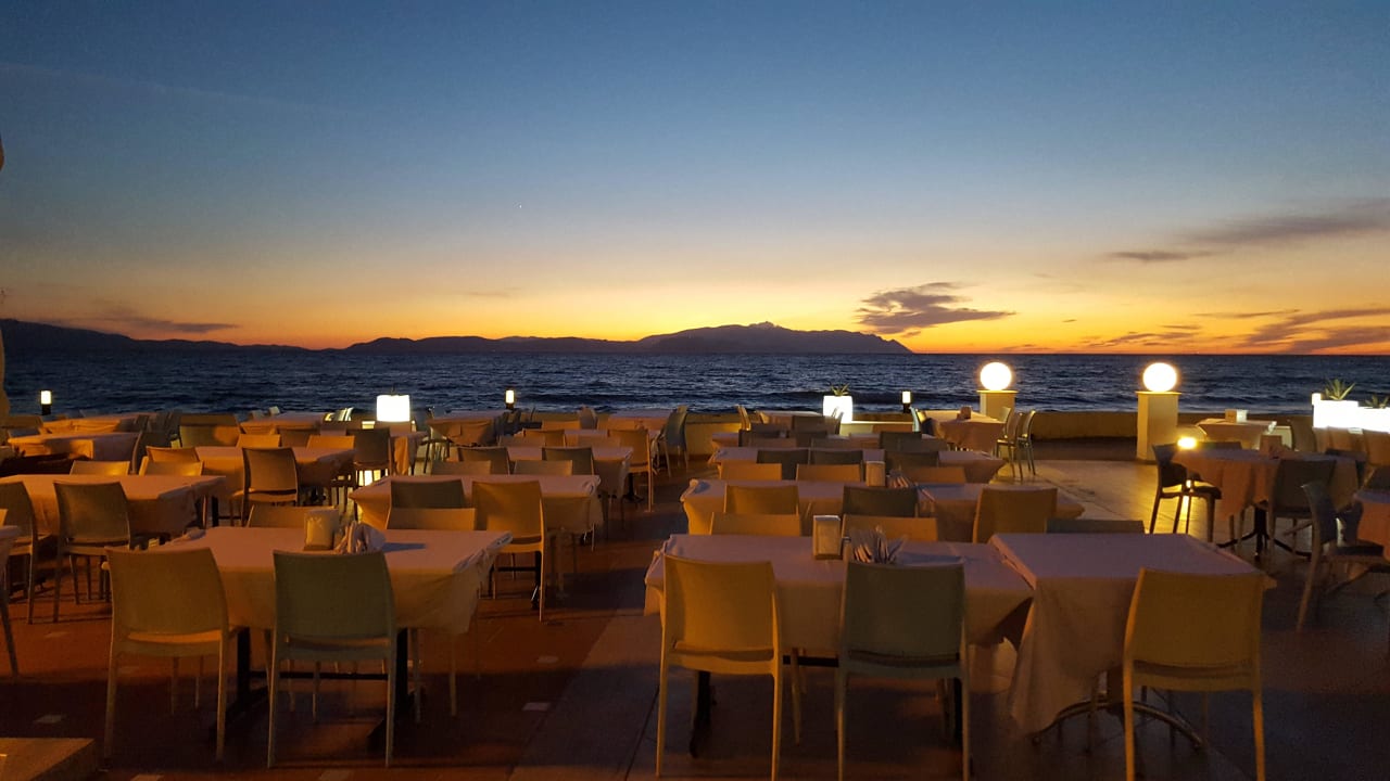 Sonnenuntergang beim Abendessen Ephesia Holiday Beach Club