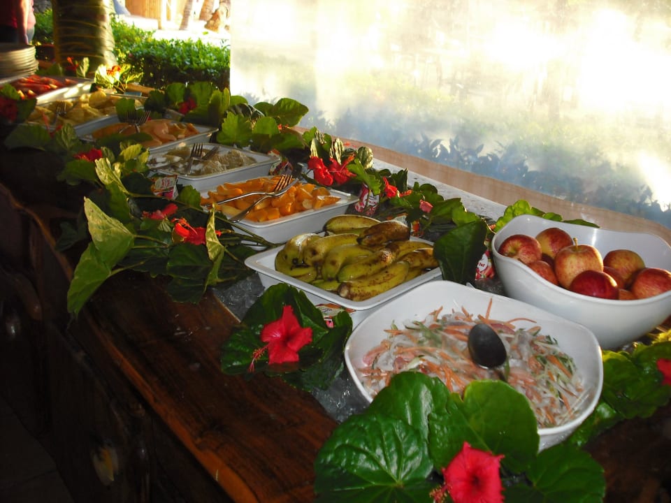 Salat- und Obstbüffet Hotel Le Maitai Polynesia