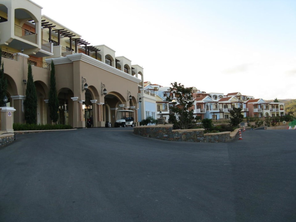 Podjazd Lindos Imperial Resort & Spa