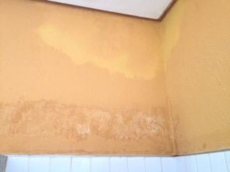 Schimmel in Damendusche am Pool Wish Natal