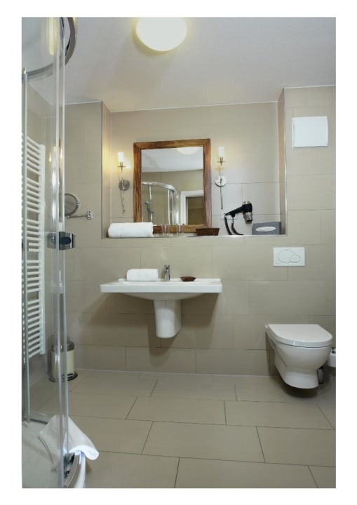 Badezimmer Prestige mit Dusche Hotel Ampervilla