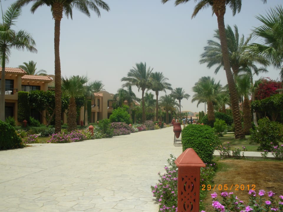 Weg zum Strand Ali Baba Palace Hotel
