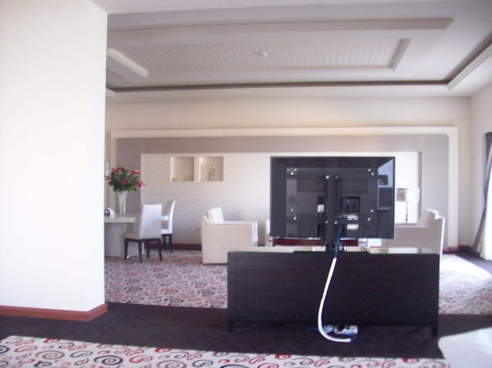 Blick vom Schlaf- in den Wohnbereich Premier Le Reve Hotel & Spa