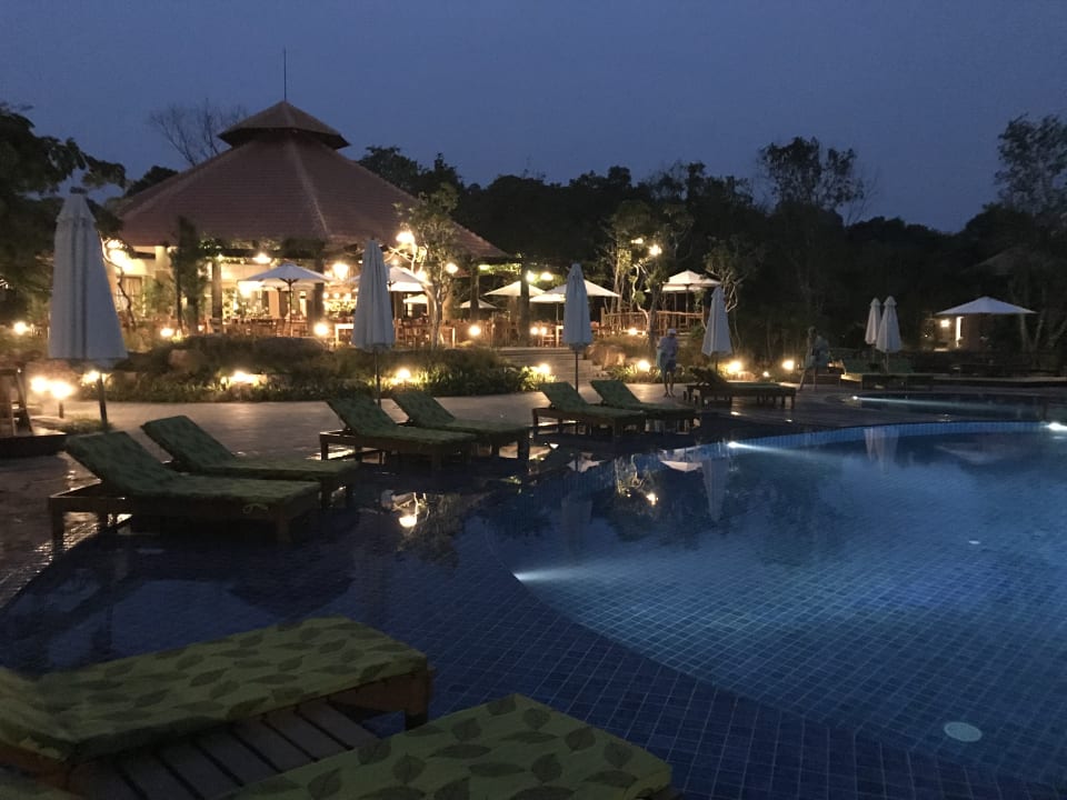 Pool Und Restaurant Im Hi Green Bay Phu Quoc Resort And Spa Cua Can