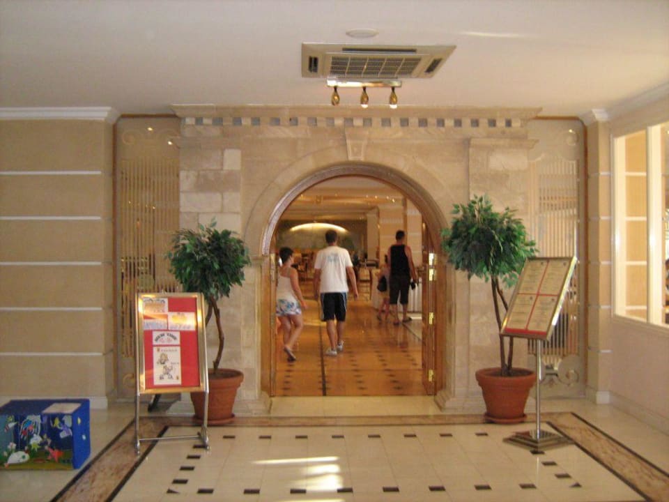 L'entrata del ristorante principale Mitsis Rodos Village