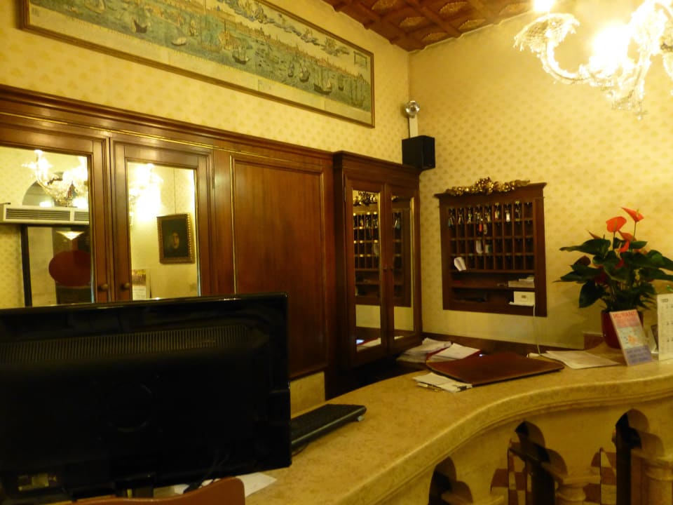Reception  Hotel Torino