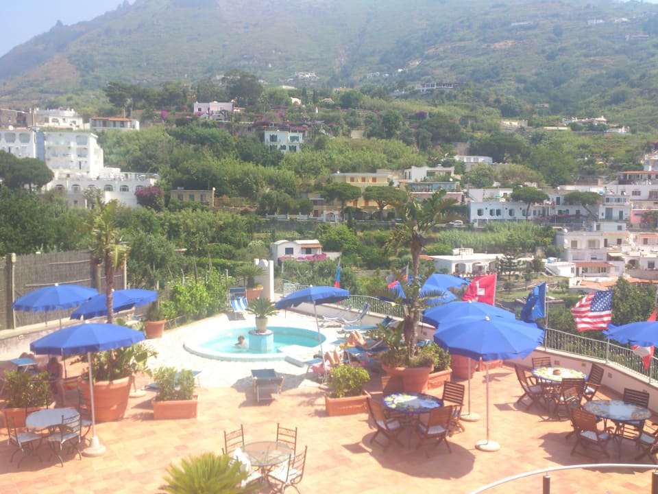 Terrasse mit Whirlpool und wunderschöner Aussicht Hotel Belvedere