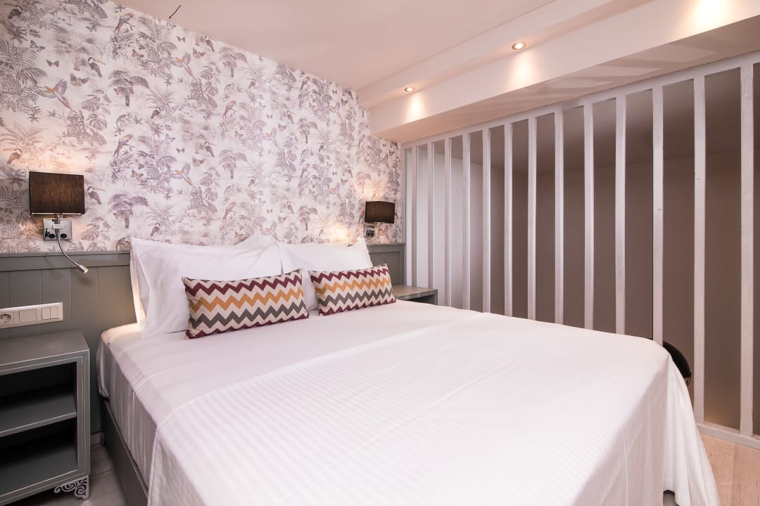 Zimmer Neikos Luxury Suites