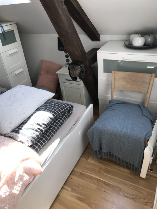 Zimmer Ålesund downtown loft room with shared bathroom