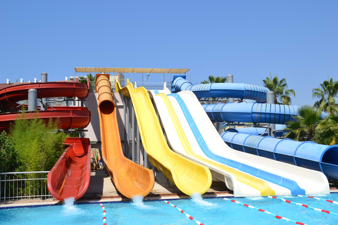 Der Rutschenpark mit Absperrungen Hane Family Resort