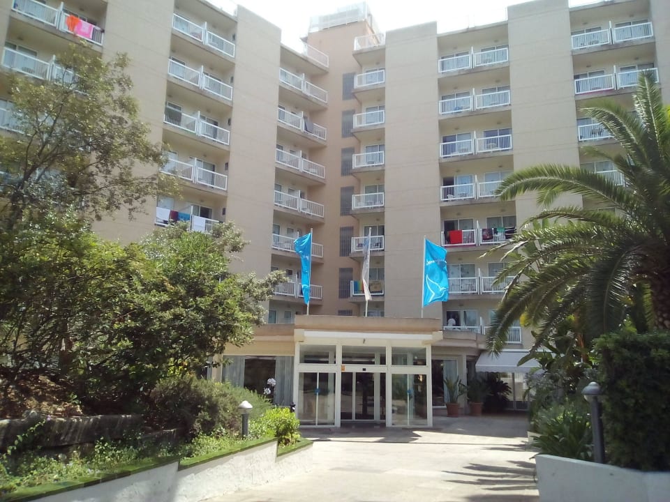 Eingang des Hotels Grupotel Orient