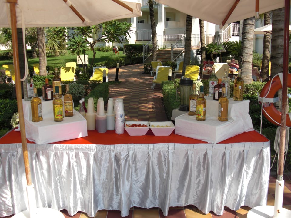 Cocktailbar direkt am Pool Hotel Riu Palace Riviera Maya
