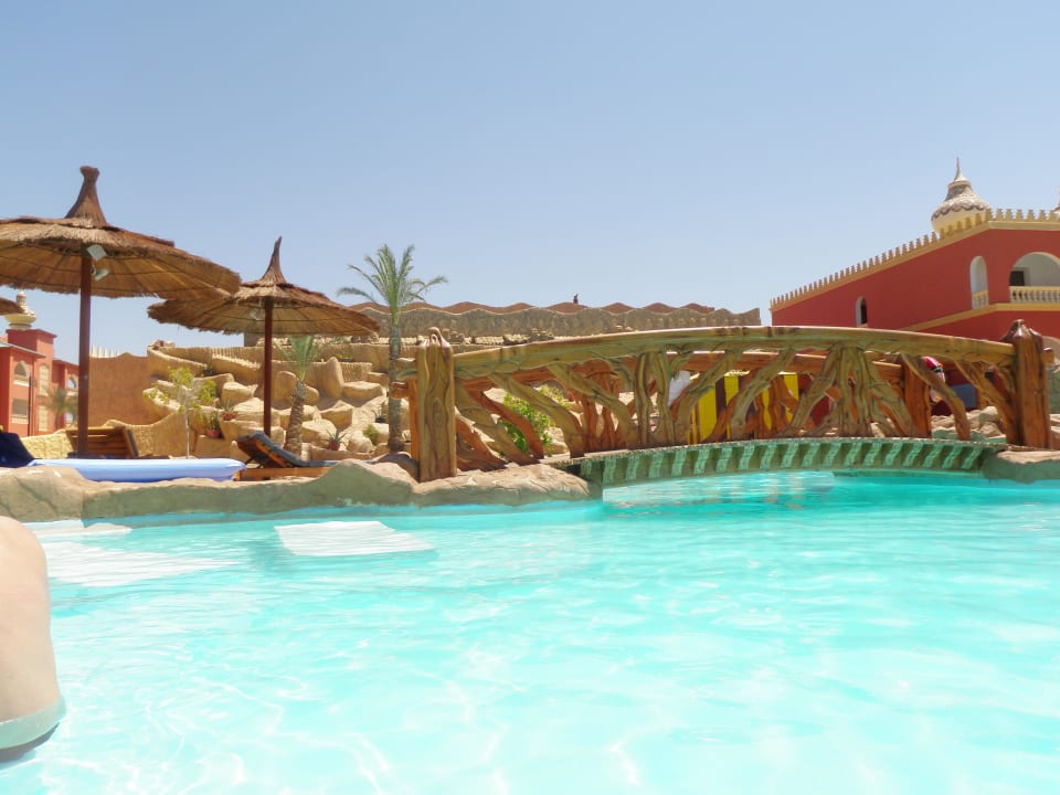 Basen główny Pickalbatros Alf Leila Wa Leila Resort - Neverland Hurghada