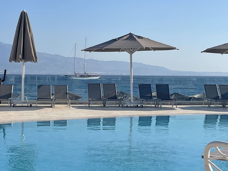 Pool Charm Beach Hotel