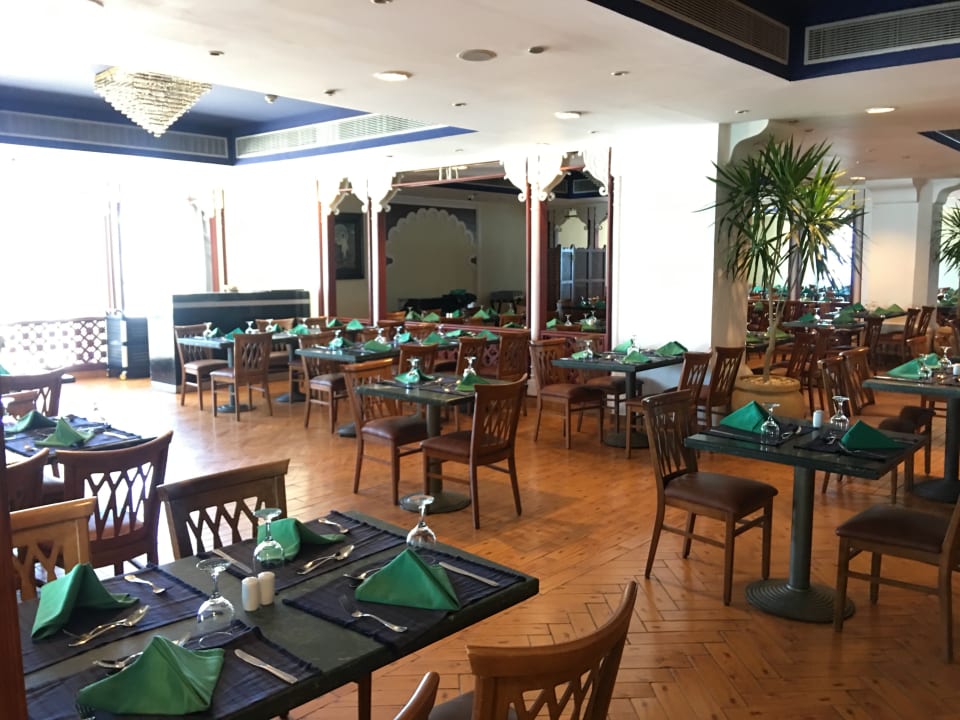 Gastro Sultan Gardens Resort