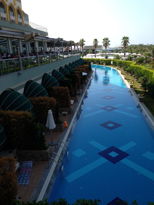 Blick von Frühstück auf Zimmer mit eigenem Pool Hotel Delphin Imperial