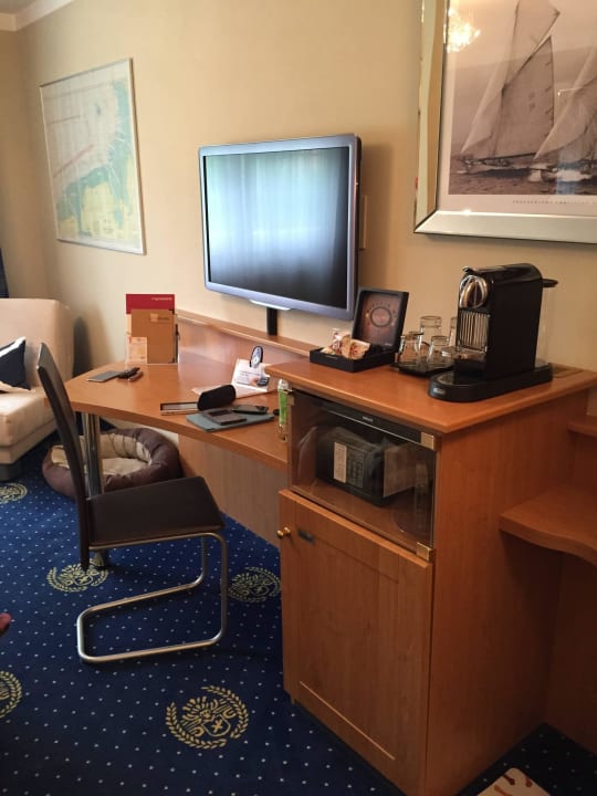 Blick auf den Schreibtisch BLOCK Hotel & Living