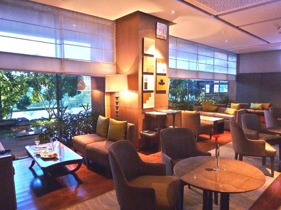 Executive Club Lounge The Leela Ambience Convention Hotel Delhi