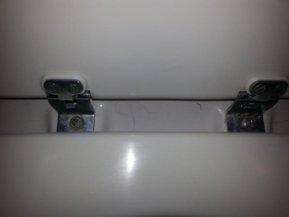 Toilette verpisst, undicht und einfach ekelfaft Serenity Alpha Beach