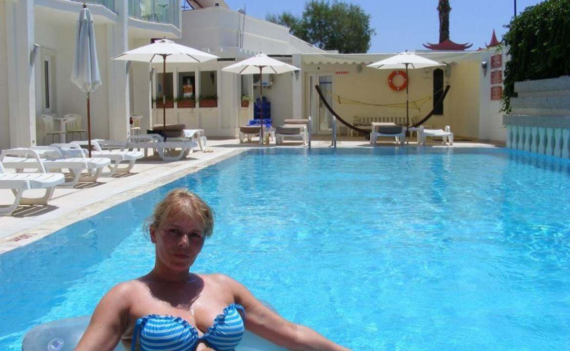 Na basenie w  hotelu turihan Hotel Turihan