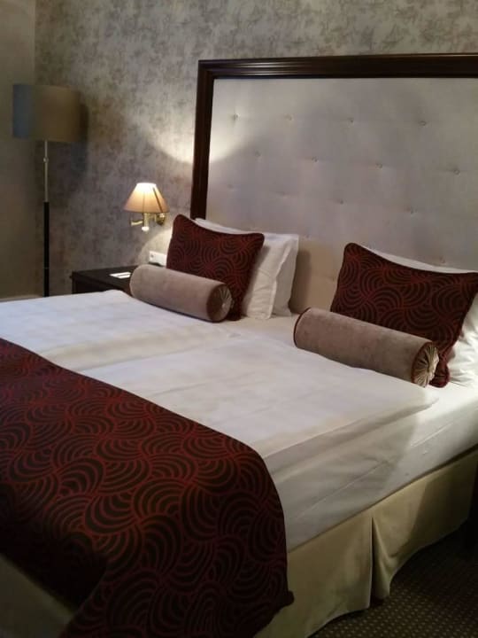 Kingsize-Bed Steigenberger Icon Frankfurter Hof