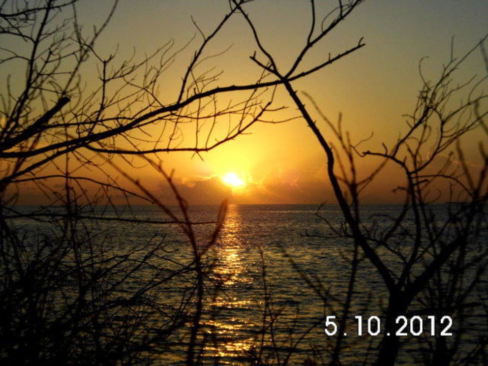 Sonnenuntergang Embudu Village