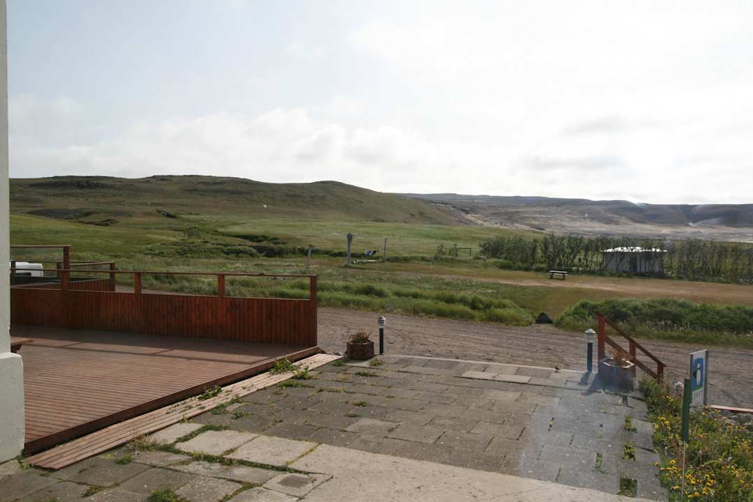 Widok z drzwi wejściowych Hotel Breidavík