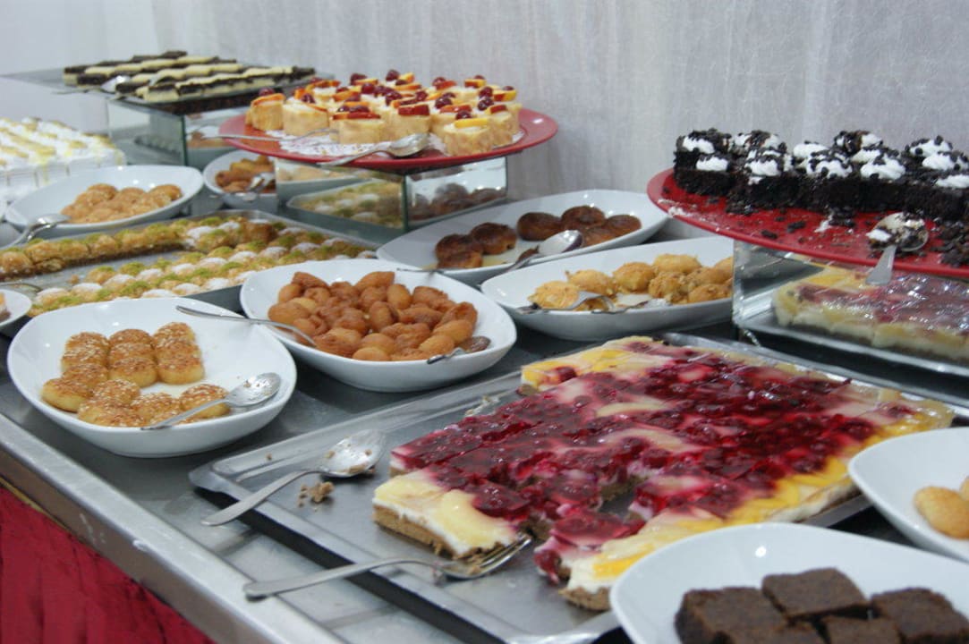Сладости Lonicera Resort & Spa Hotel