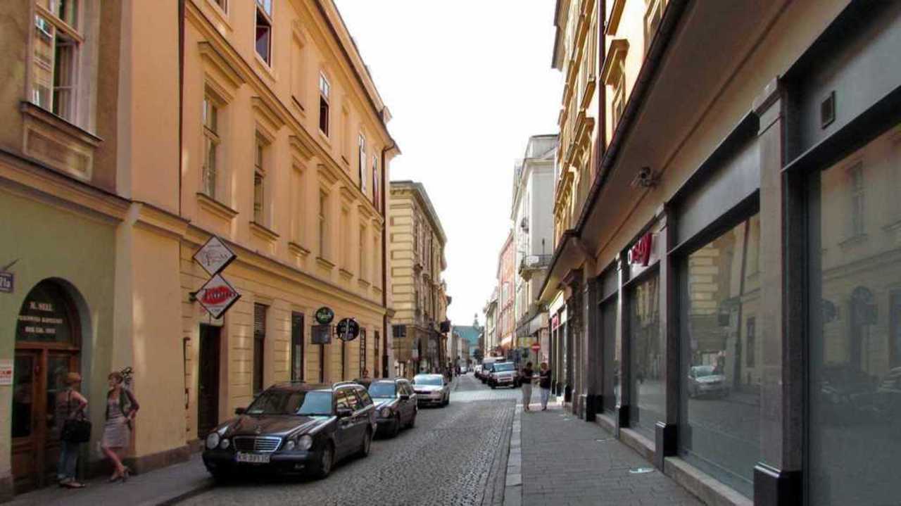 Strassenseite zum Eingang Hotel Unicus